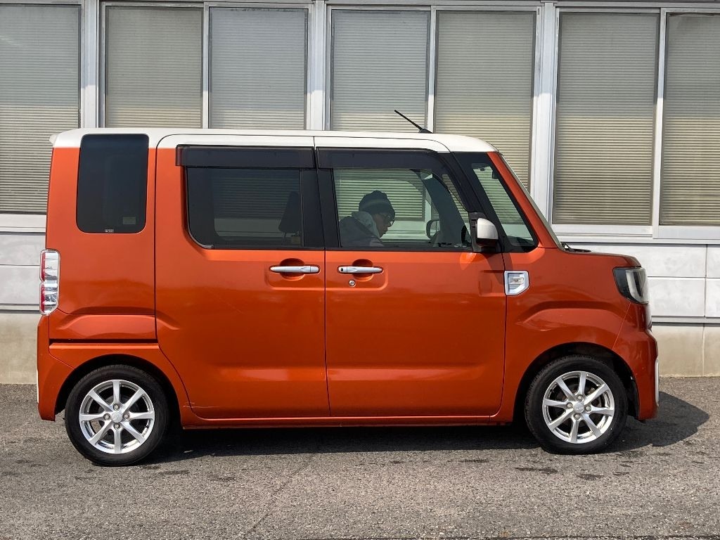 DAIHATSU WAKE