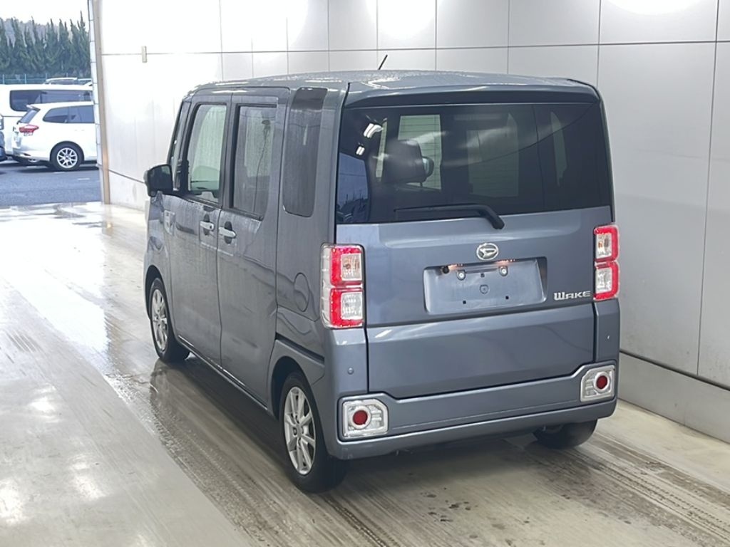 DAIHATSU WAKE