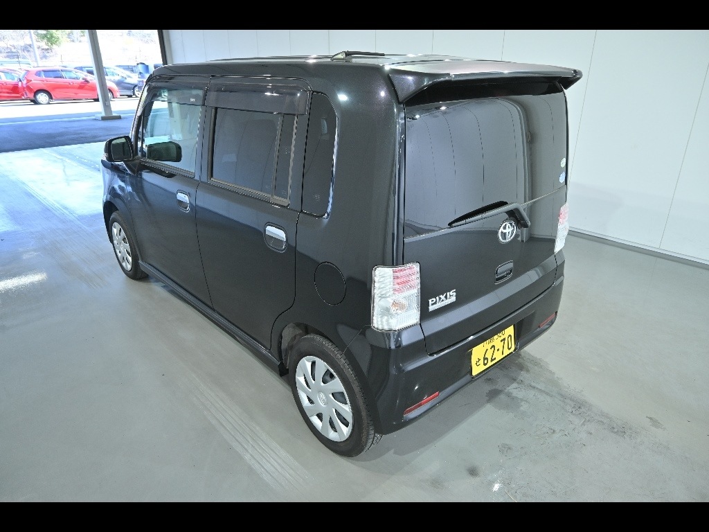 TOYOTA PIXIS SPACE