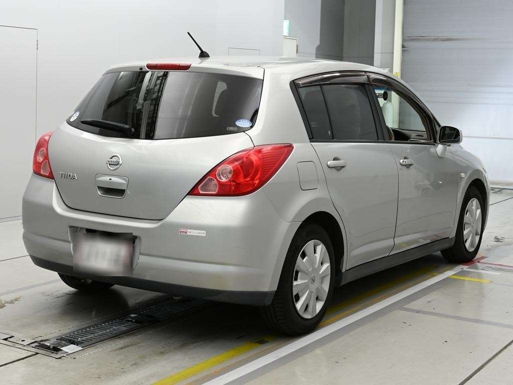 NISSAN TIIDA