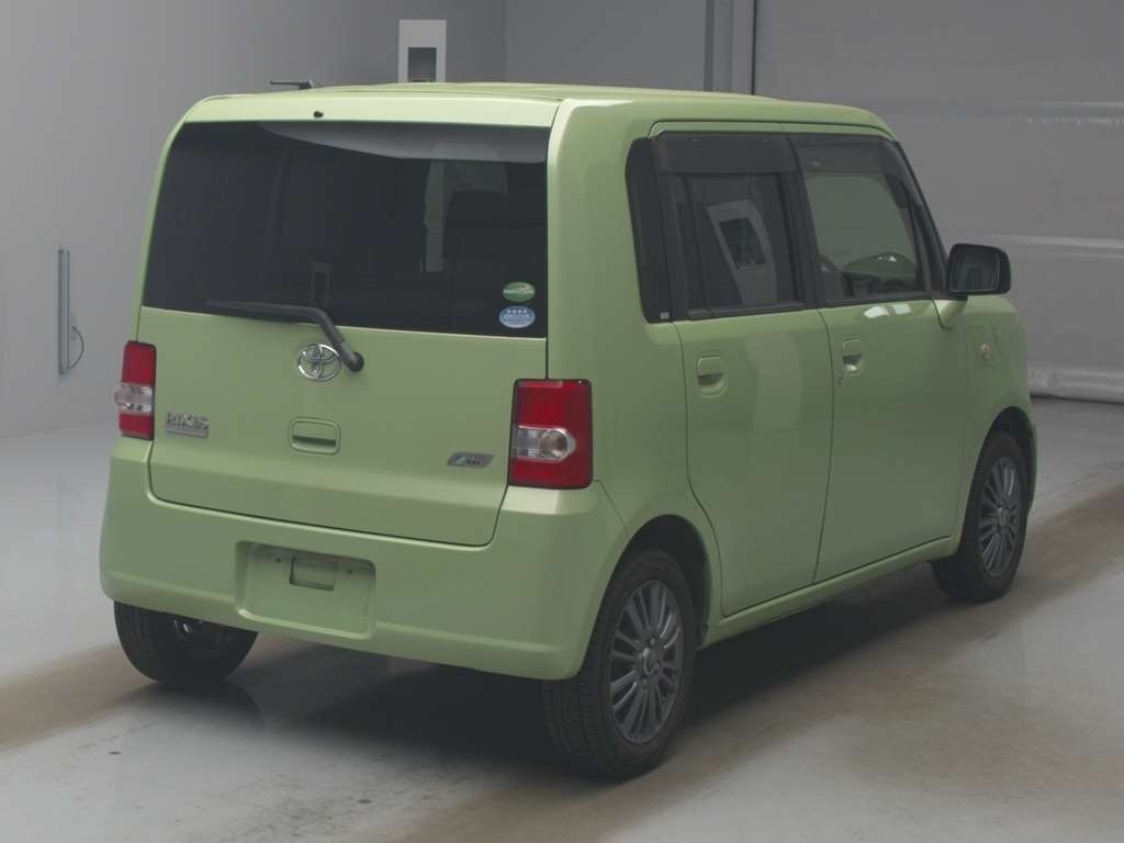 TOYOTA PIXIS SPACE