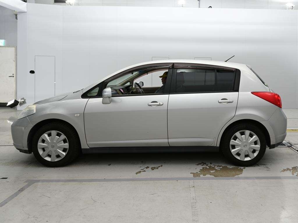 NISSAN TIIDA