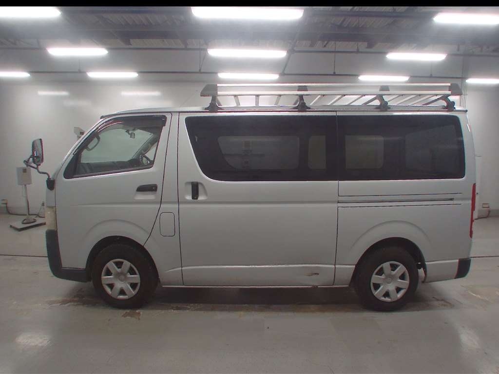 TOYOTA REGIUS ACE