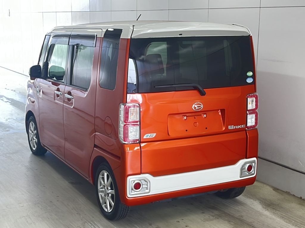 DAIHATSU WAKE