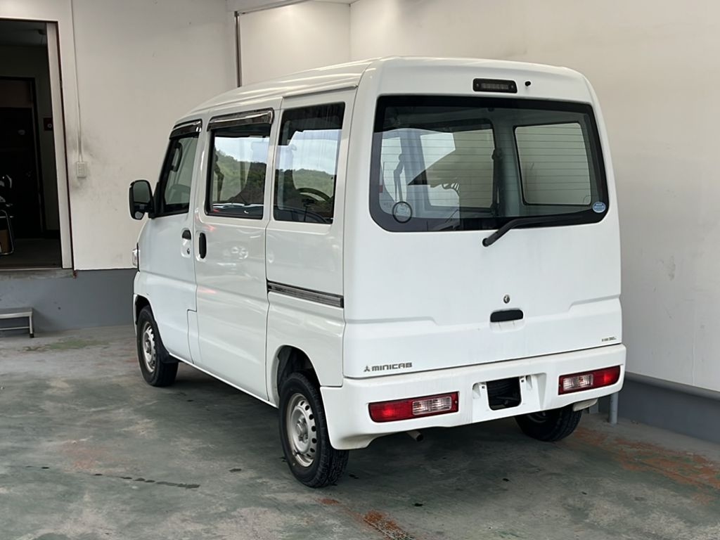 MITSUBISHI MINICAB