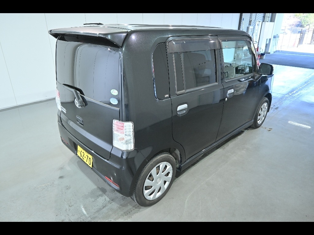 TOYOTA PIXIS SPACE