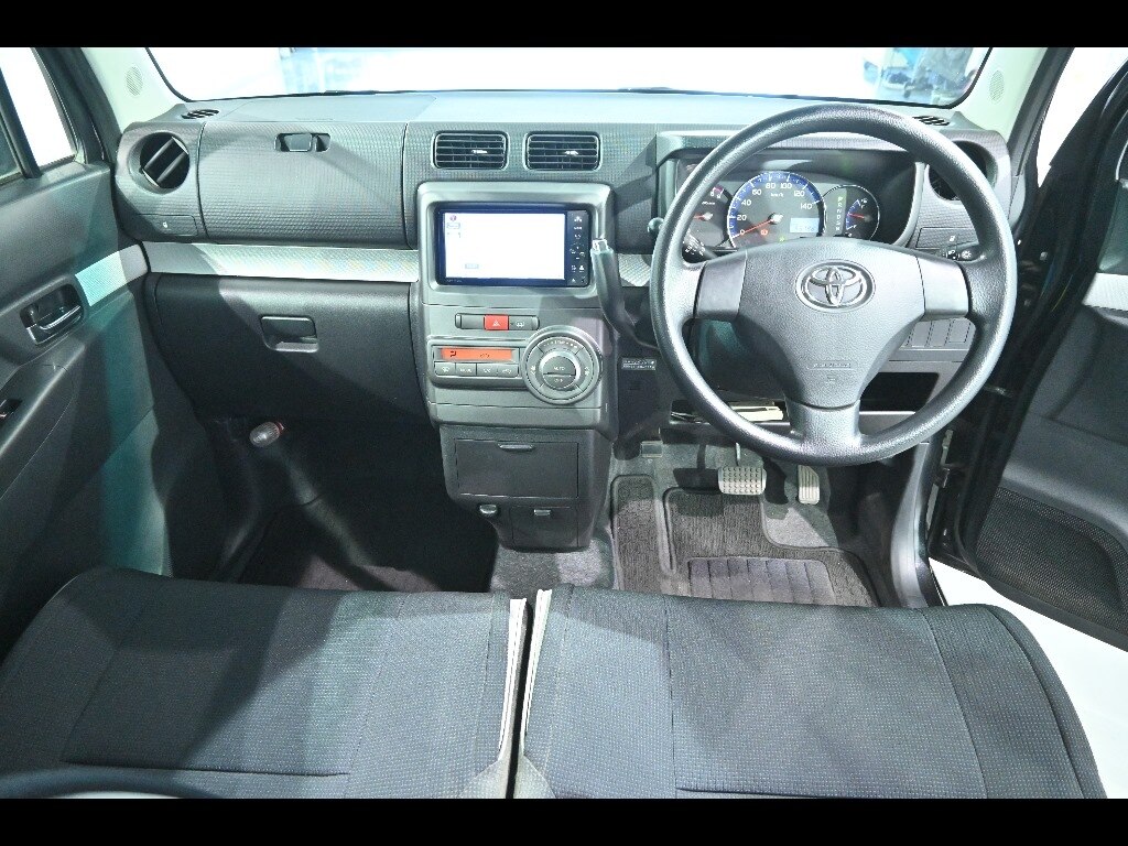 TOYOTA PIXIS SPACE