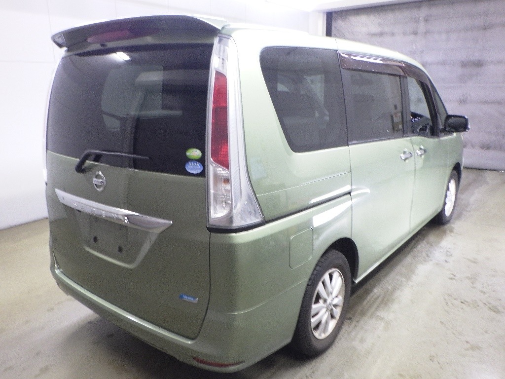 NISSAN SERENA