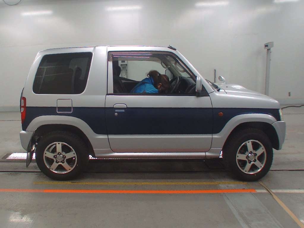 MITSUBISHI PAJERO MINI