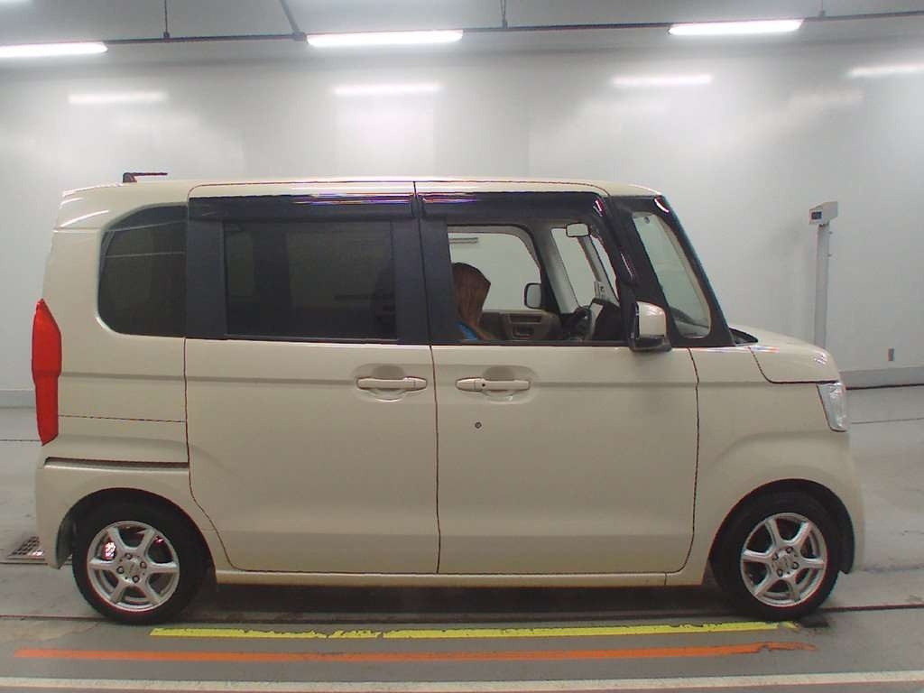 HONDA N-BOX