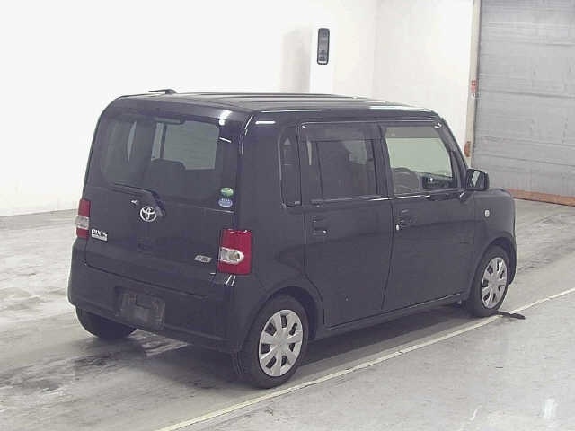 TOYOTA PIXIS SPACE