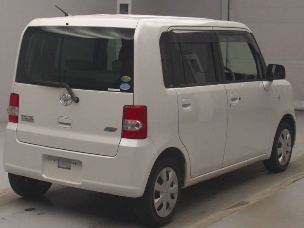 TOYOTA PIXIS SPACE