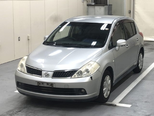 NISSAN TIIDA