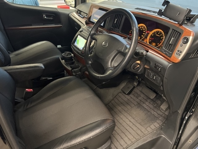 NISSAN ELGRAND