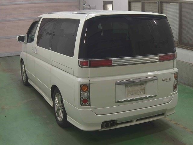 NISSAN ELGRAND