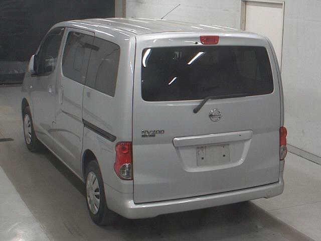 NISSAN NV200