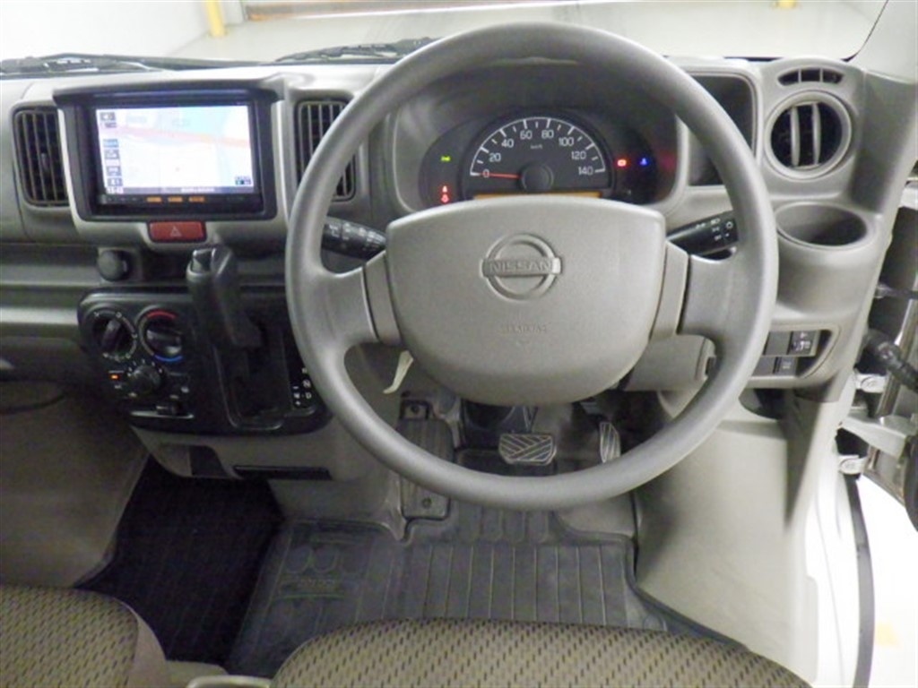 NISSAN NV100 CLIPPER