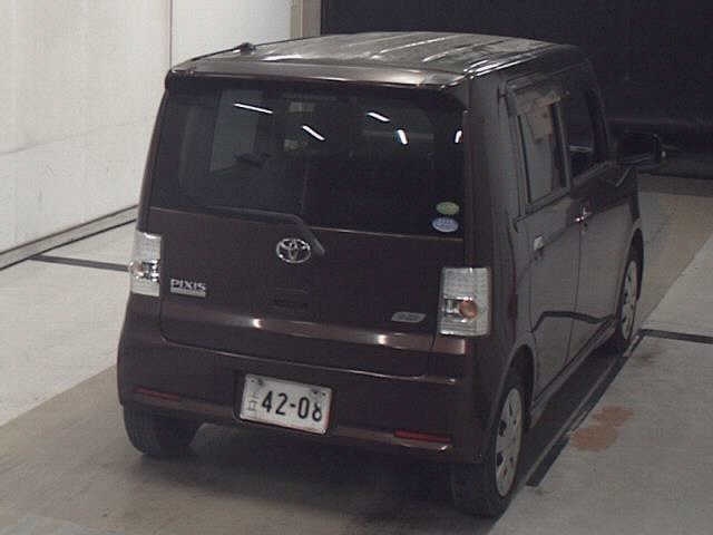 TOYOTA PIXIS SPACE