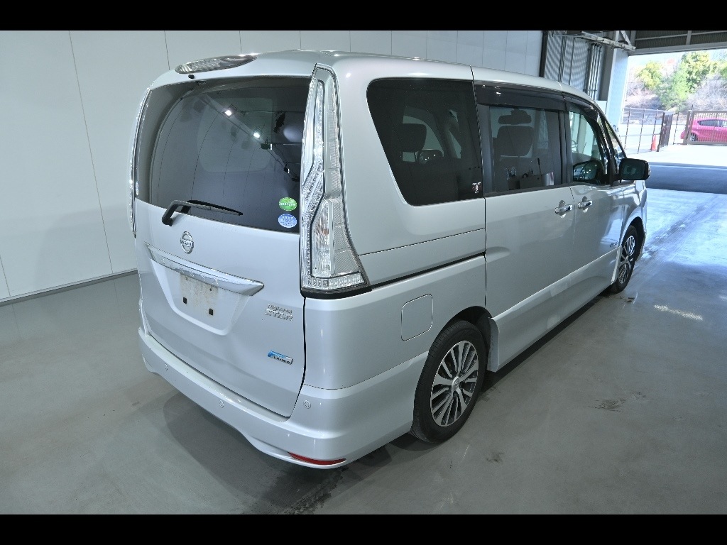 NISSAN SERENA