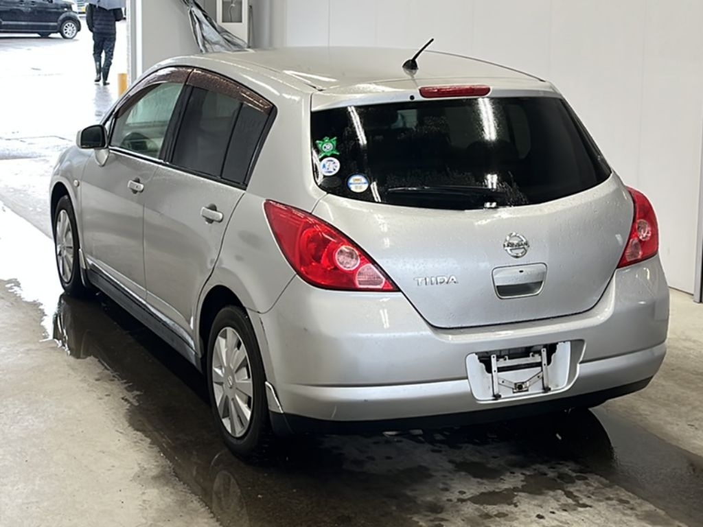 NISSAN TIIDA
