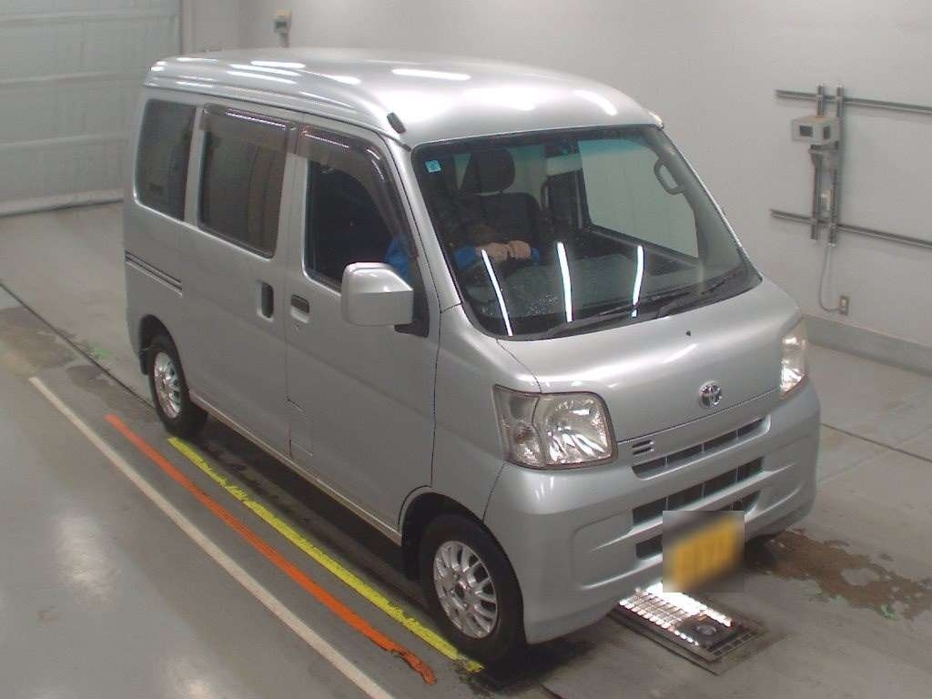 TOYOTA PIXIS VAN