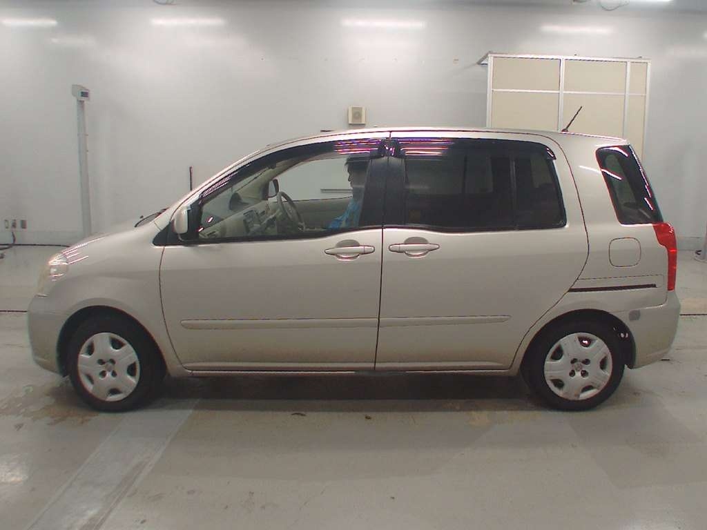 TOYOTA RAUM