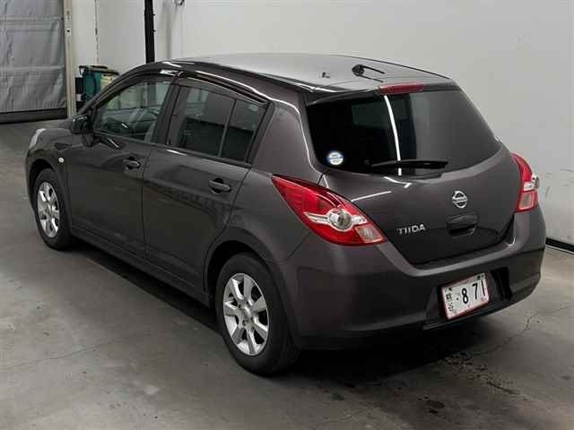NISSAN TIIDA