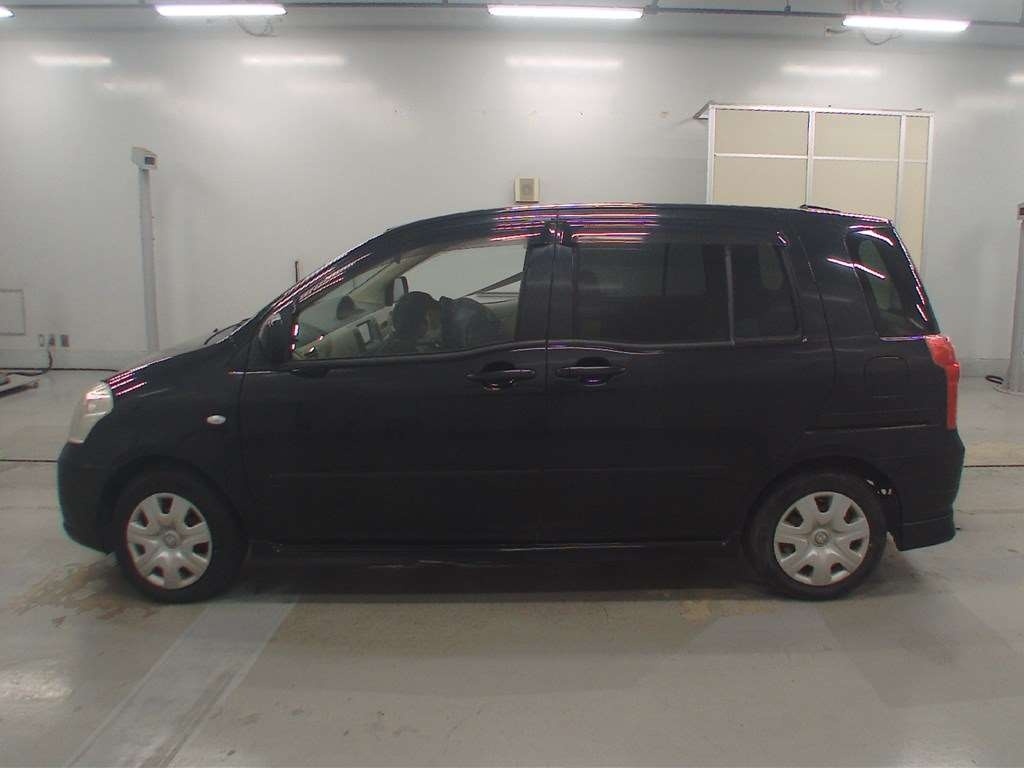 TOYOTA RAUM