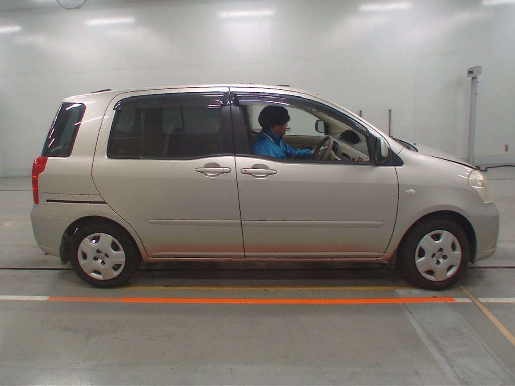 TOYOTA RAUM