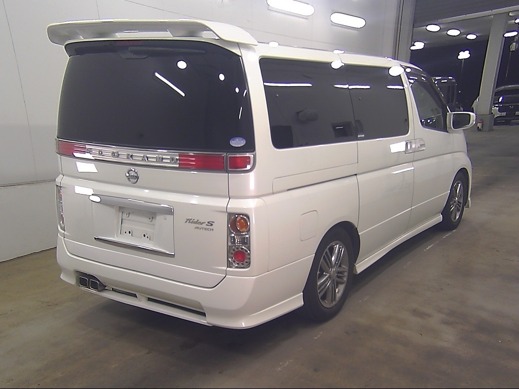 NISSAN ELGRAND