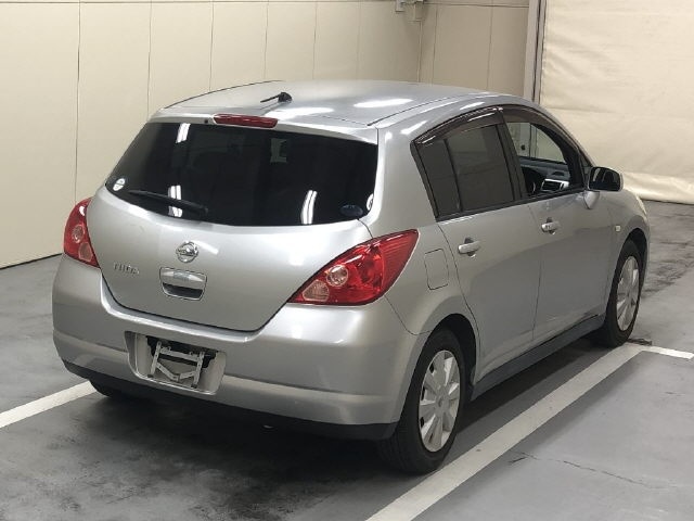 NISSAN TIIDA