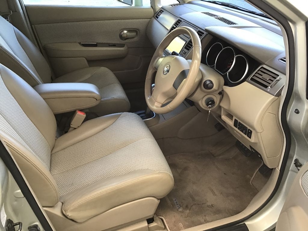 NISSAN TIIDA