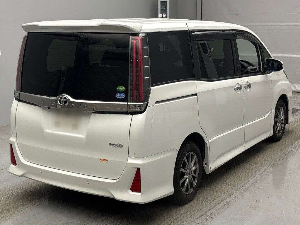 TOYOTA NOAH
