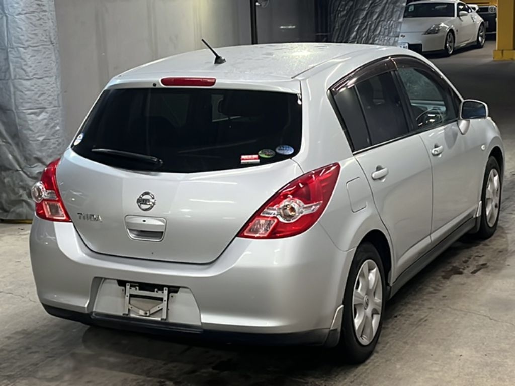 NISSAN TIIDA