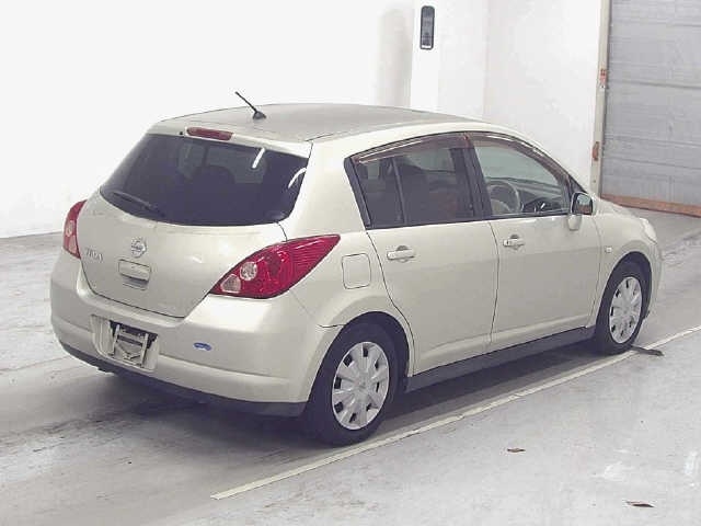 NISSAN TIIDA
