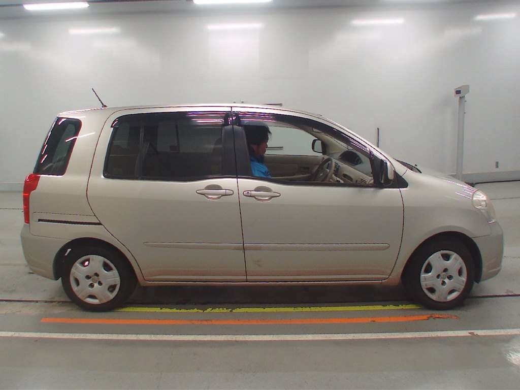 TOYOTA RAUM
