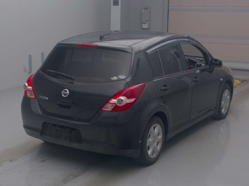 NISSAN TIIDA