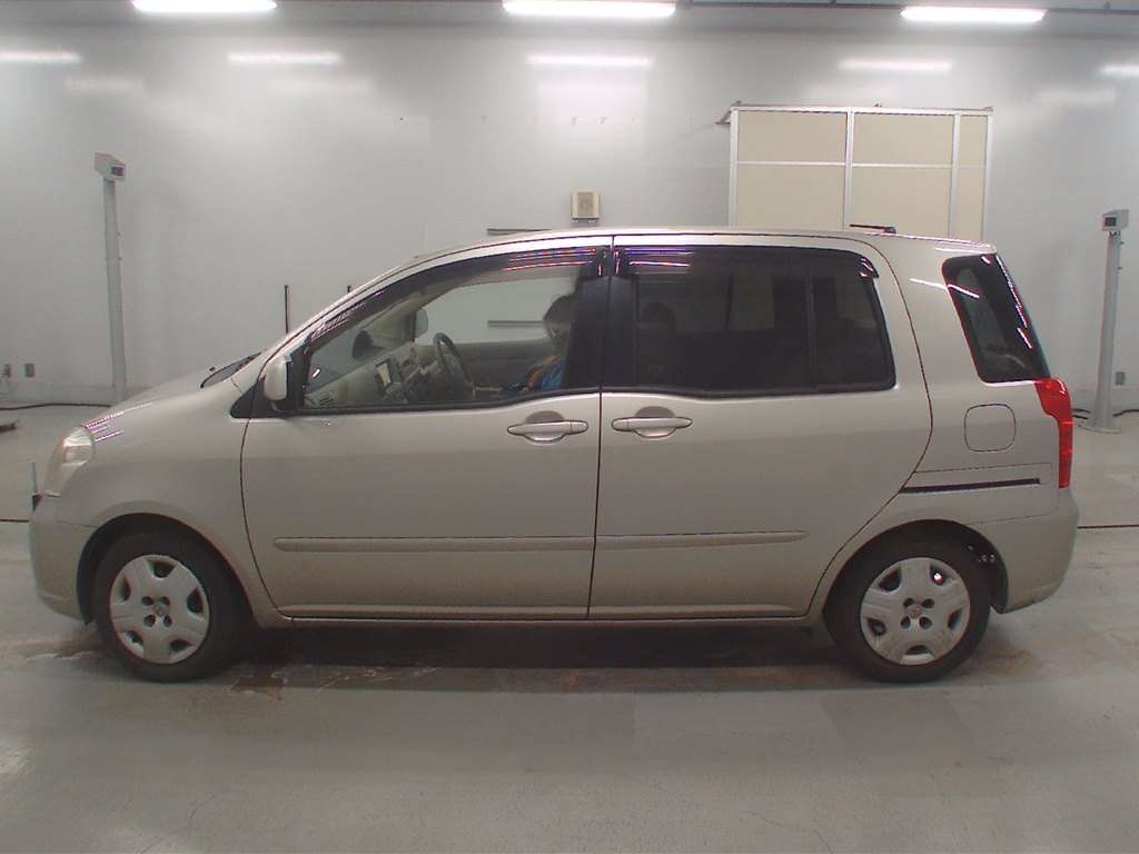 TOYOTA RAUM