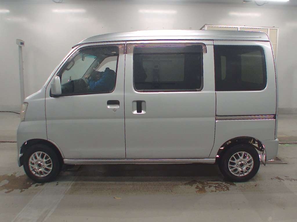 TOYOTA PIXIS VAN