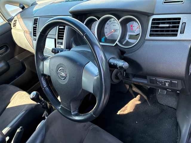NISSAN TIIDA