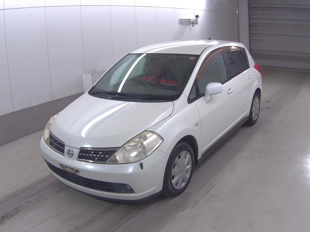 NISSAN TIIDA