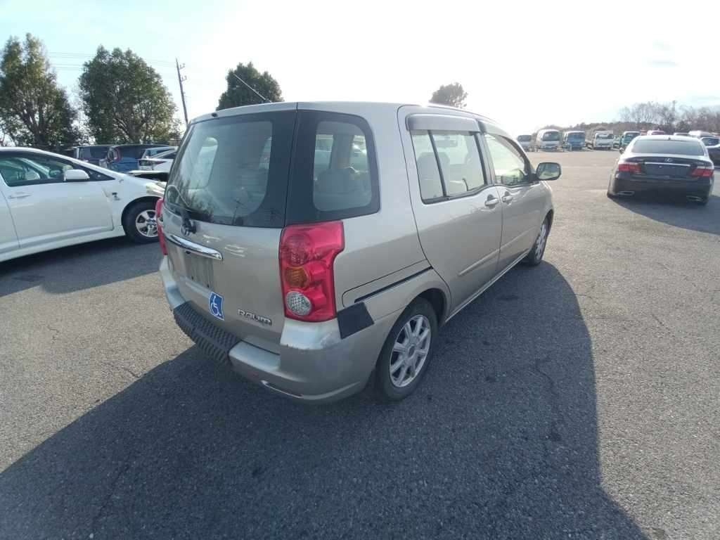TOYOTA RAUM