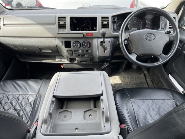 TOYOTA REGIUS ACE