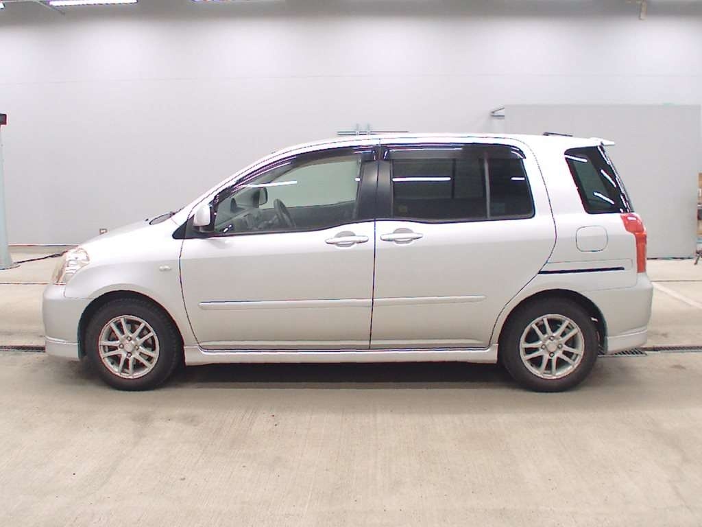 TOYOTA RAUM