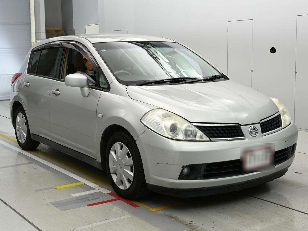 NISSAN TIIDA