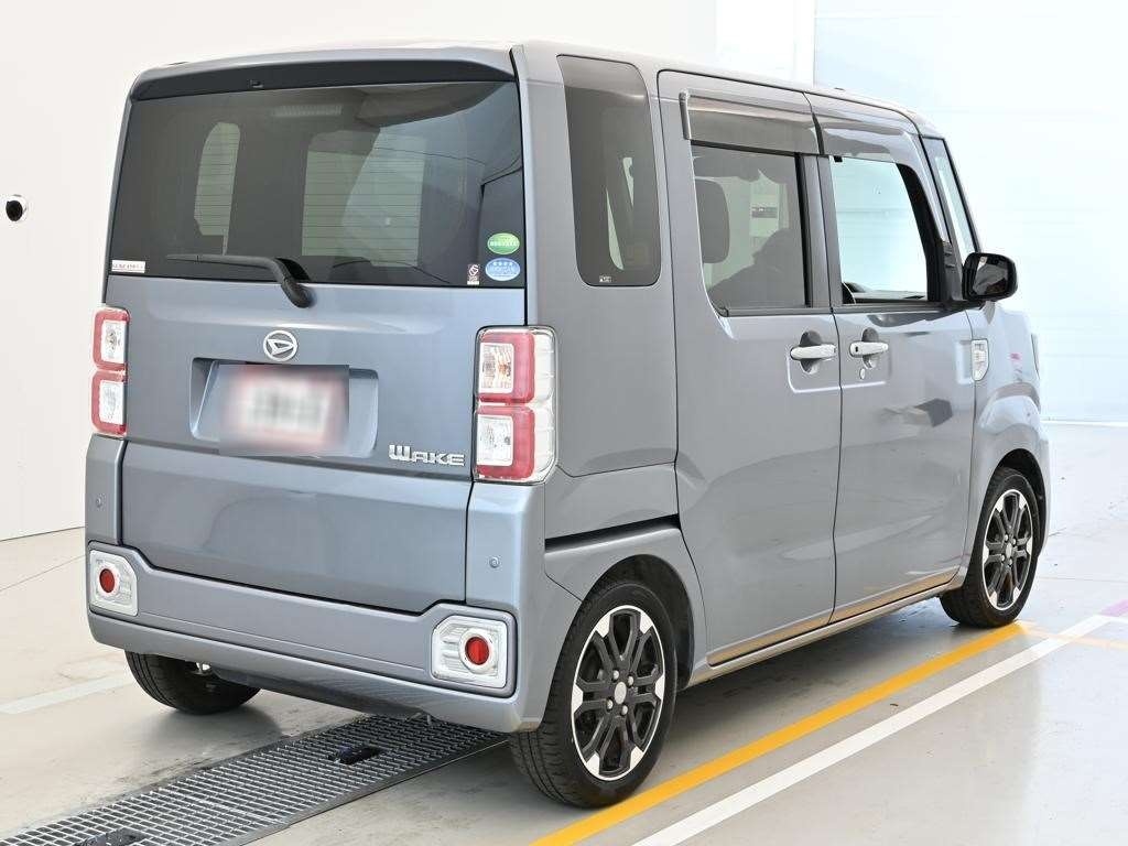 DAIHATSU WAKE