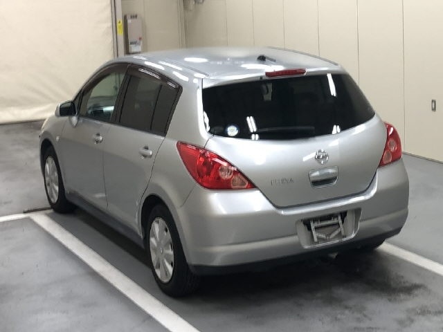 NISSAN TIIDA