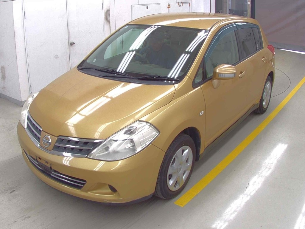 NISSAN TIIDA