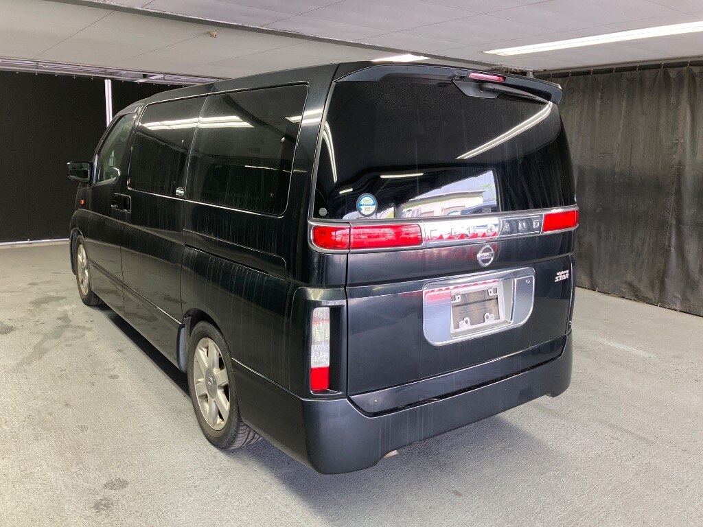 NISSAN ELGRAND