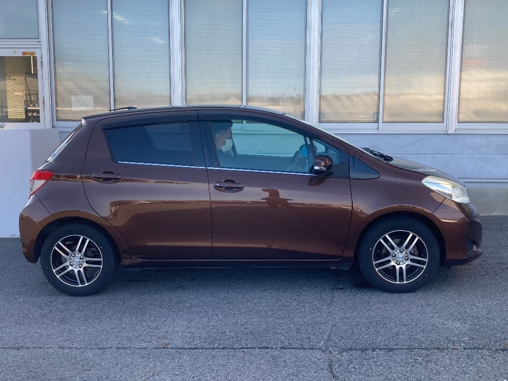 TOYOTA VITZ